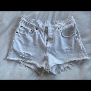 Levi’s 501 shorts size 27 white